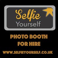 Logo Company Selfie Yourself on Cloodo
